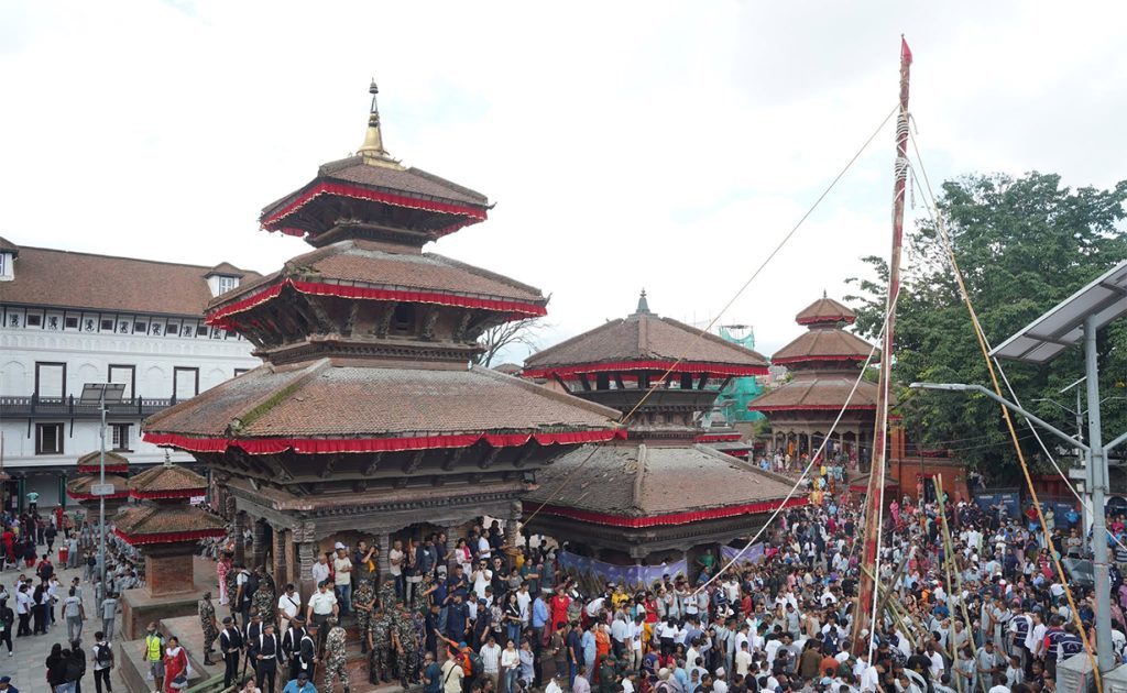 बसन्तपुरमा लिङ्गो ठड्याइयो 